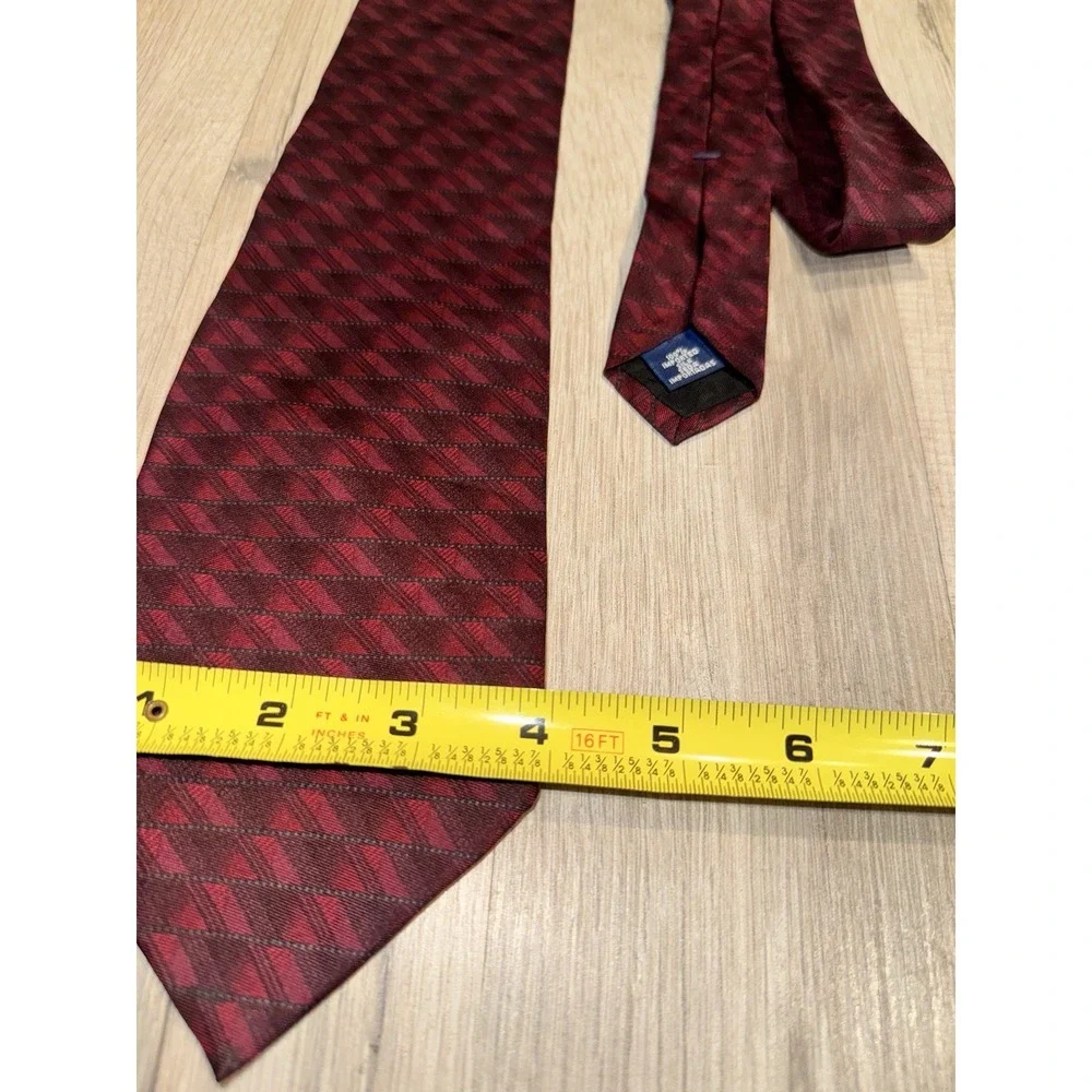 Henry Grethel 100% Silk Red/Black Geometric Jacquard Classic Men's Tie